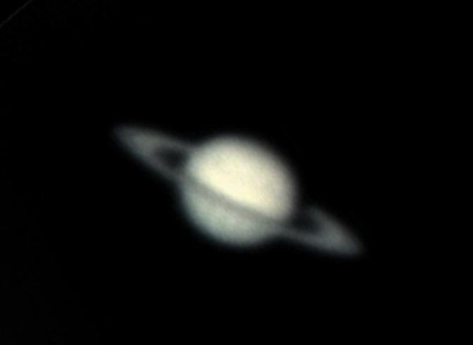 土星的环是土星的特点，宽度惊人厚度却仅有30米